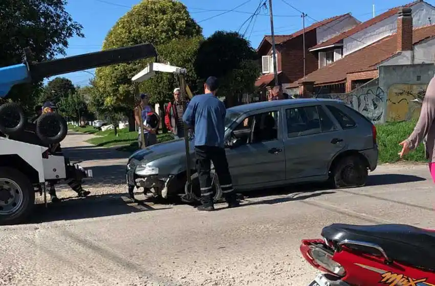 Chocó contra dos cestos de basura: manejaba con 1,53 de alcohol en sangre