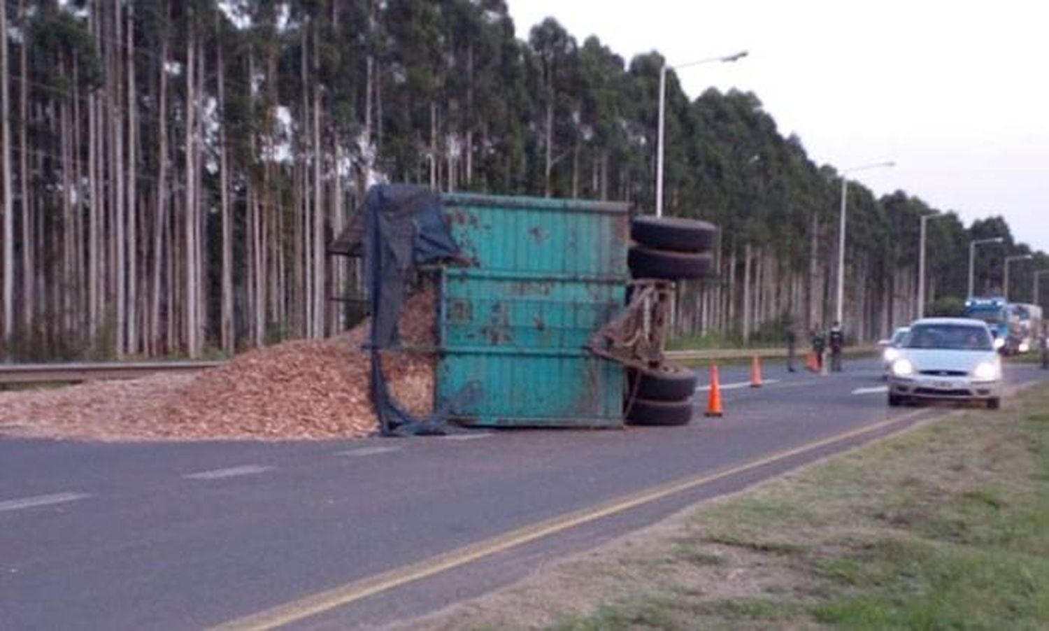 Vuelco en la Autovía Artigas