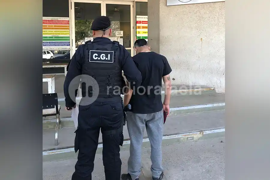 Operativo de rutina con resultado positivo: un joven de 18 años fue trasladado a la comisaría por se requerido por la justicia
