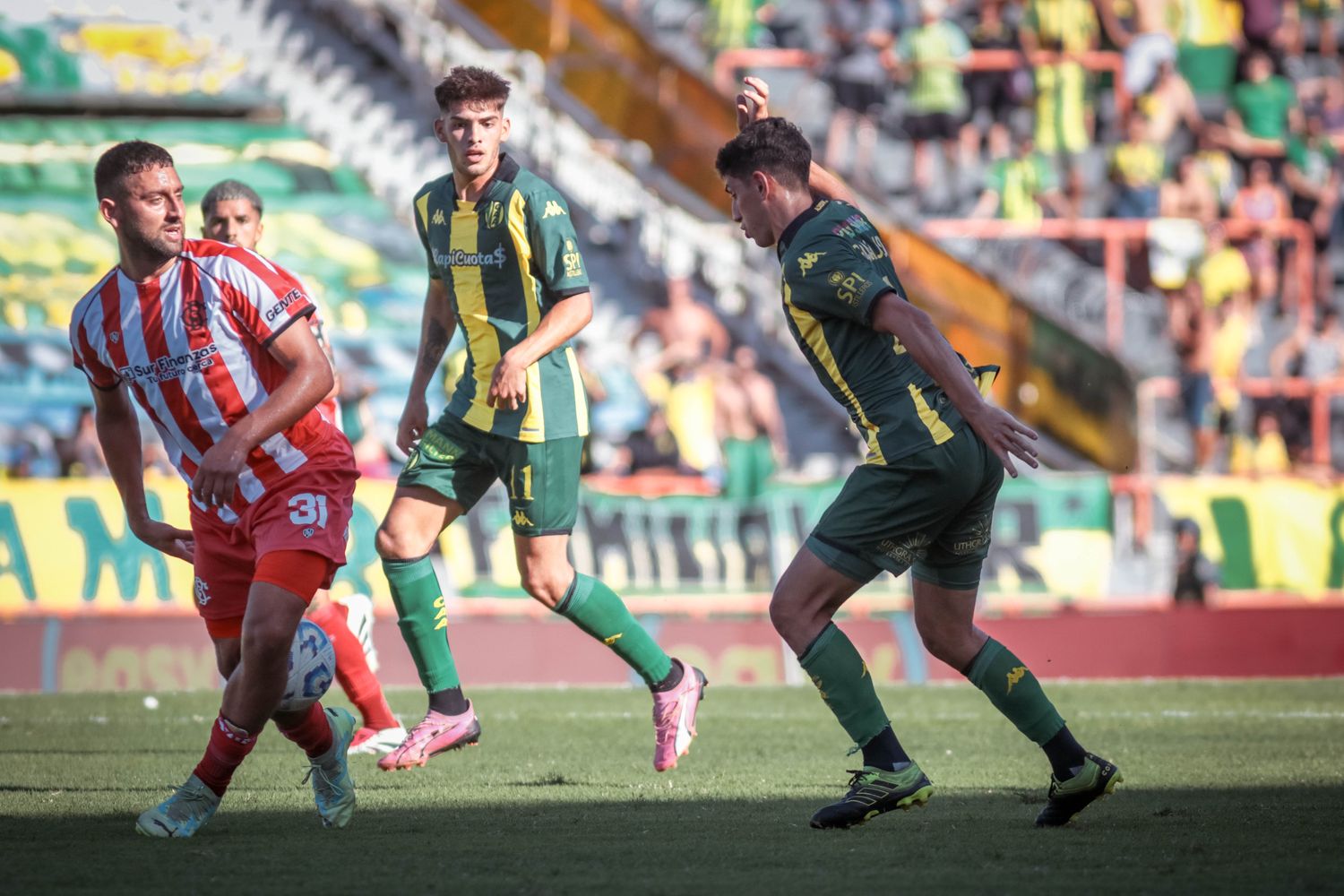 Aldosivi en su enfrentamiento contra Barracas