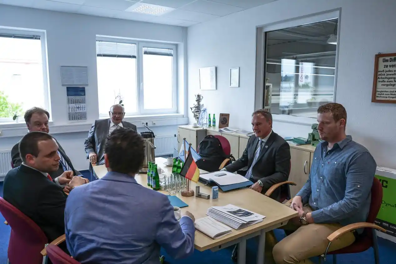 Darío Schneider en misión de gestión y capacitación en Europa