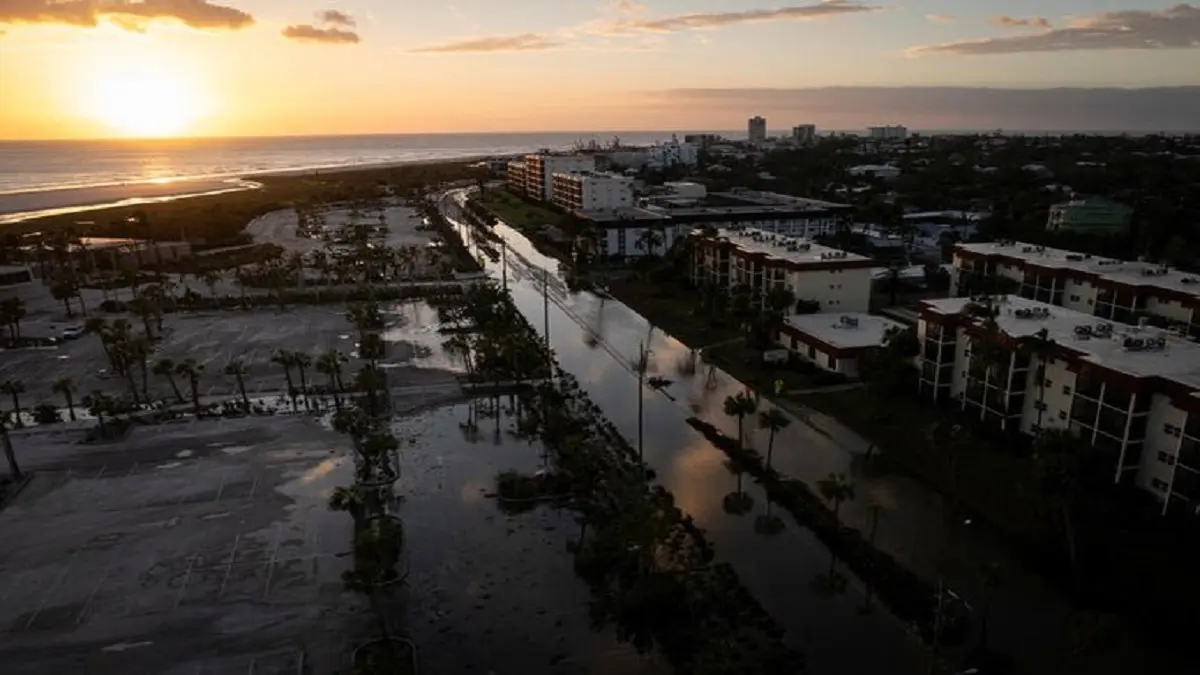 MILTON DEJA 16 VÍCTIMAS a su paso por FLORIDA donde comienzan a reconstruir