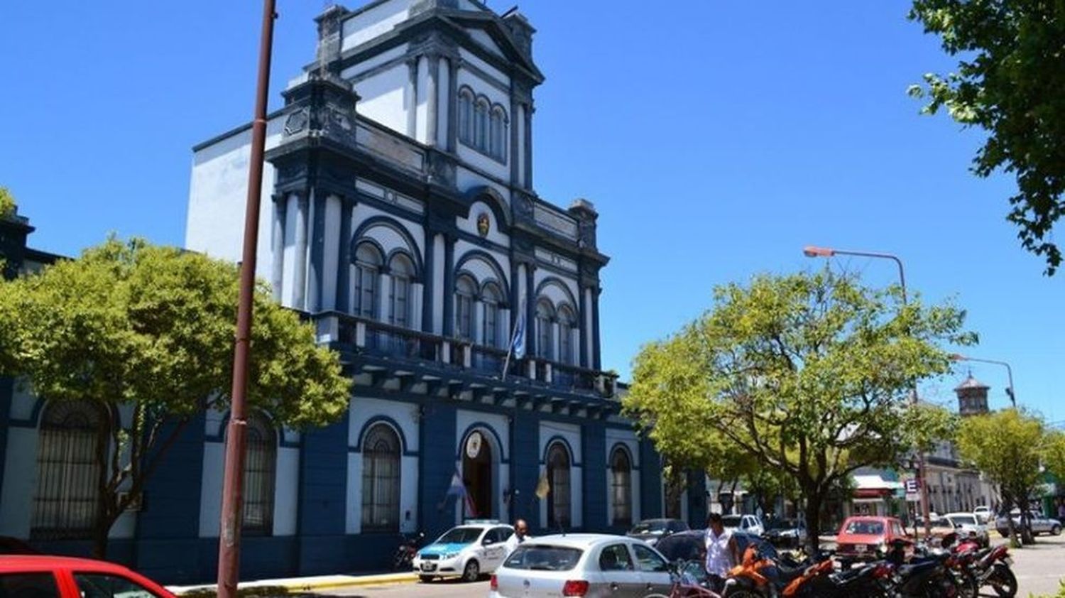 Un policía detuvo a dos sujetos que intentaban robar