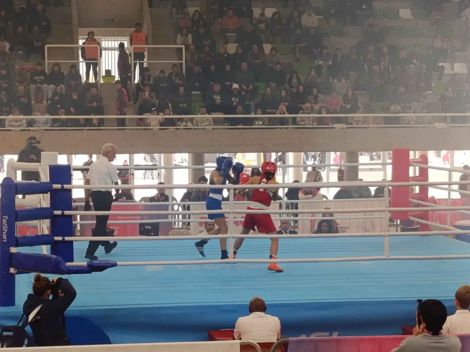 En un estadio Invencible Rafaela colmado, el boxeo arrojó tres victoria argentinas en el inicio de la competencia. F