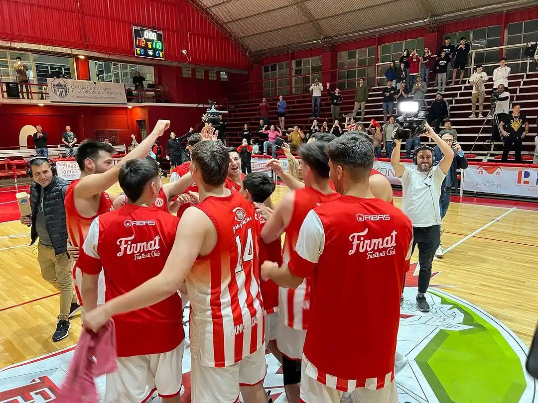 Firmat derrotó en un histórico partido a Olimpia tras tres tiempos suplementarios. El viernes pasado también le había ganado y en doble tiempo extra.
