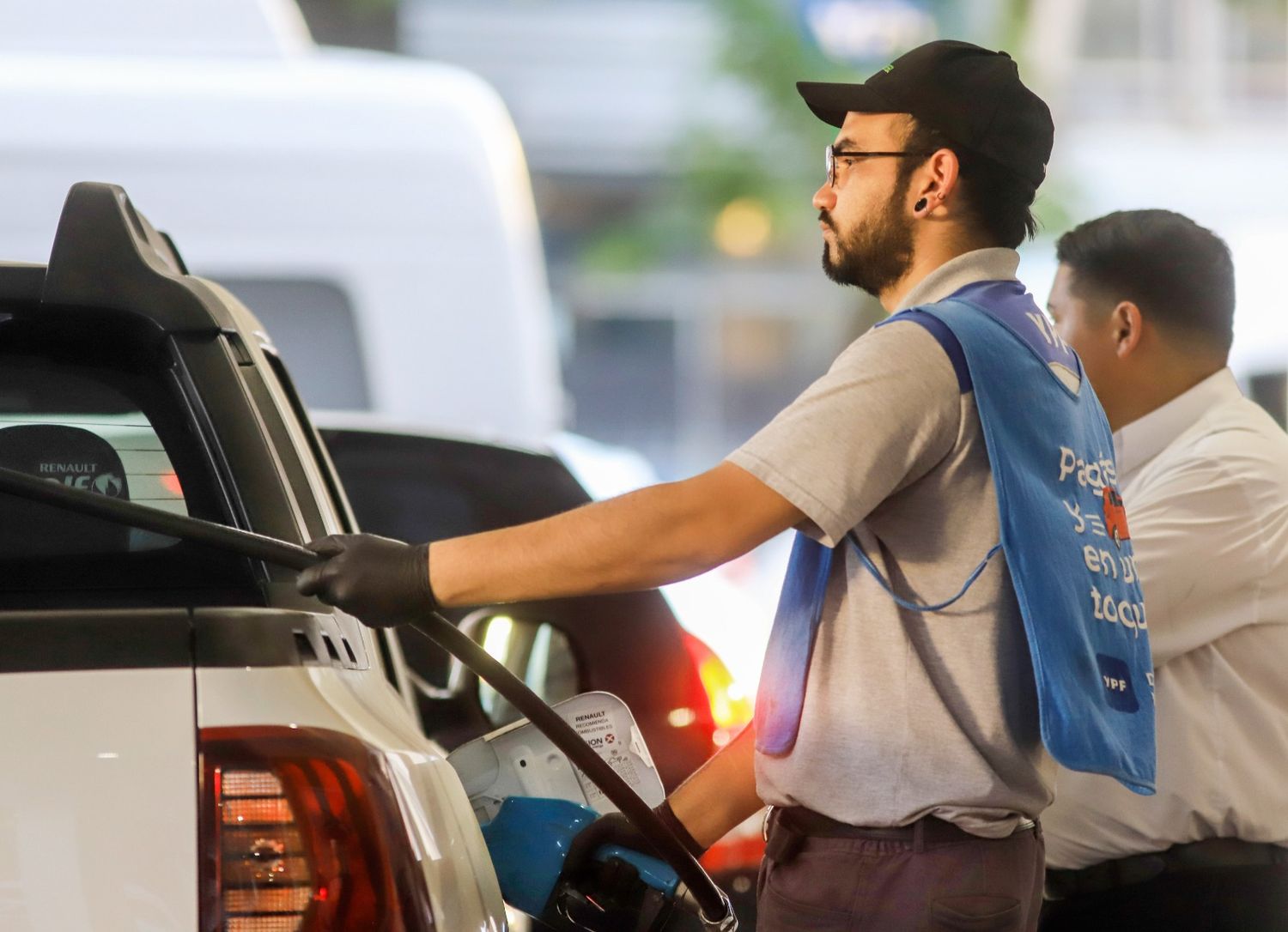 Tras aumentos en las naftas, playeros de estaciones de servicio anunciaron un paro