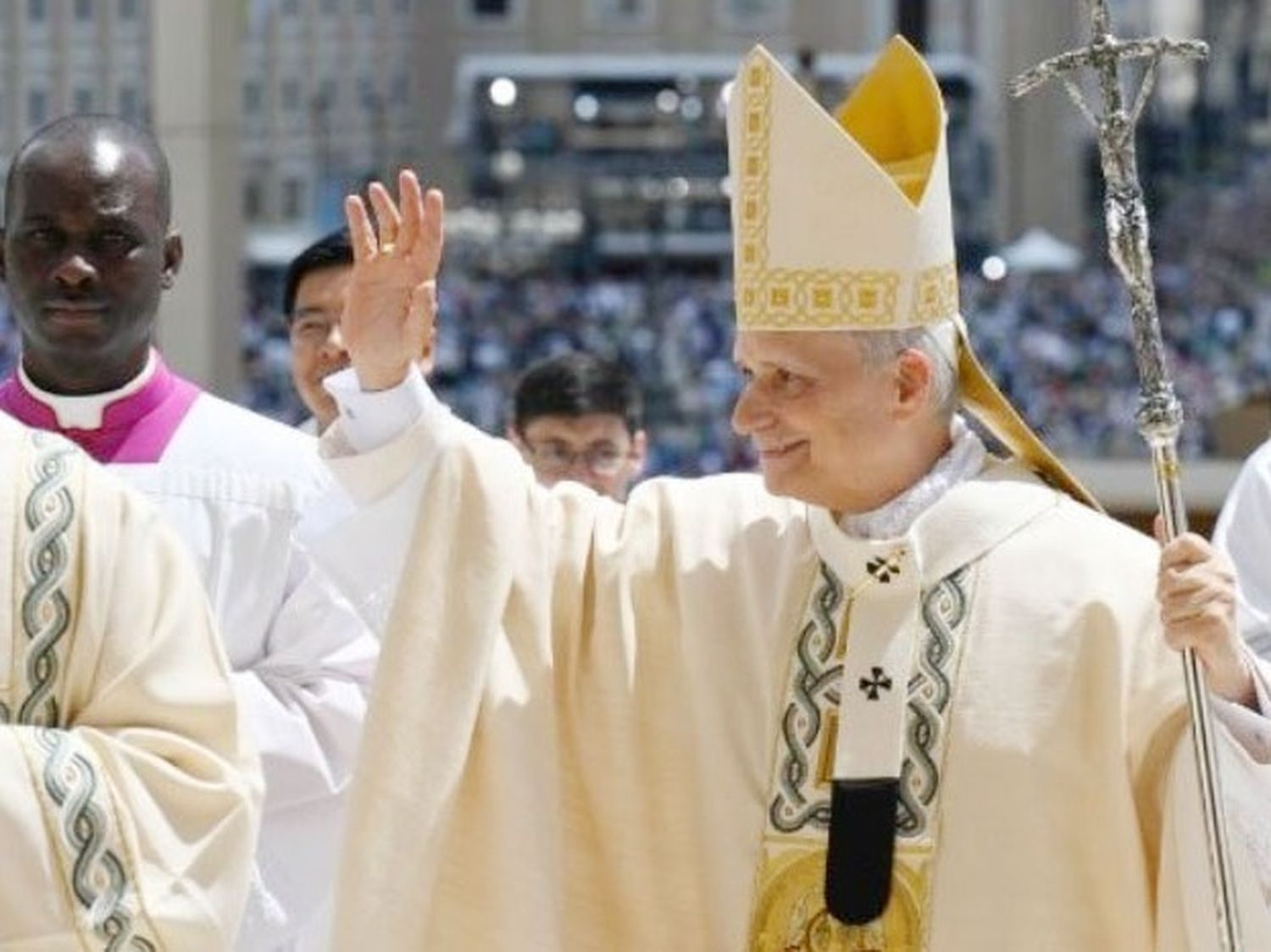 León XIV aboga por una Iglesia unida para construir la paz