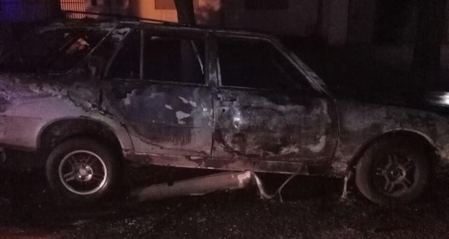 Otro vehículo carbonizado