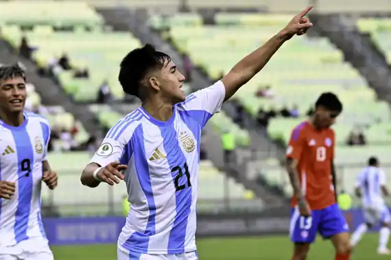 Argentina fue superior a Chile y empezó bien en el hexagonal