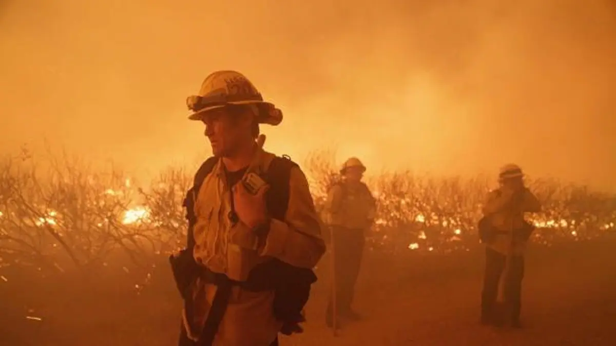 INCENDIO FORESTAL EN LOS ÁNGELES causa cientos de evacuados y arrasa con miles  de hectáreas