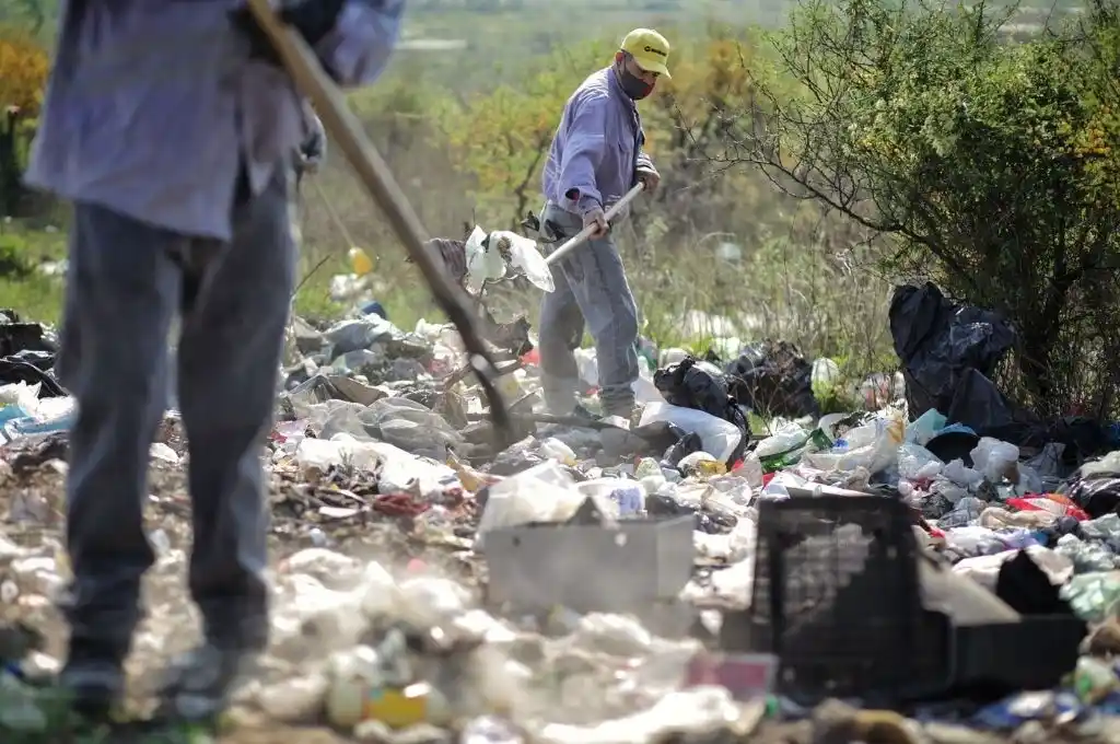 La Municipalidad y los vecinos de Alto Verde y La Boca sanean las defensas