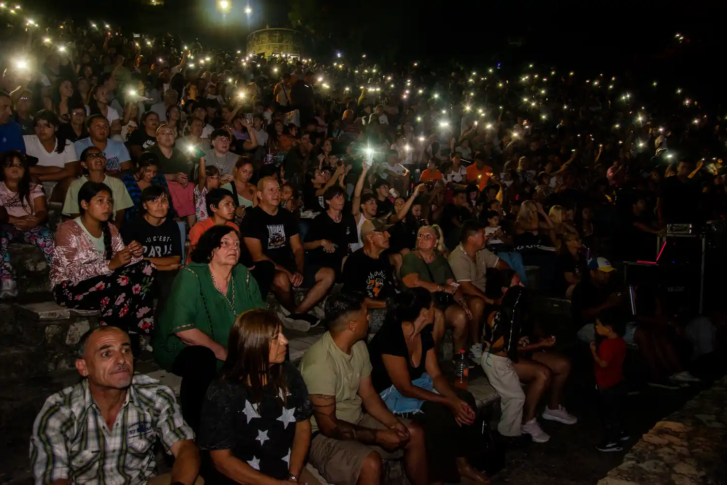 Música en el Anfiteatro de Paraná: folclore y artistas destacados en el cierre del ciclo cultural municipal