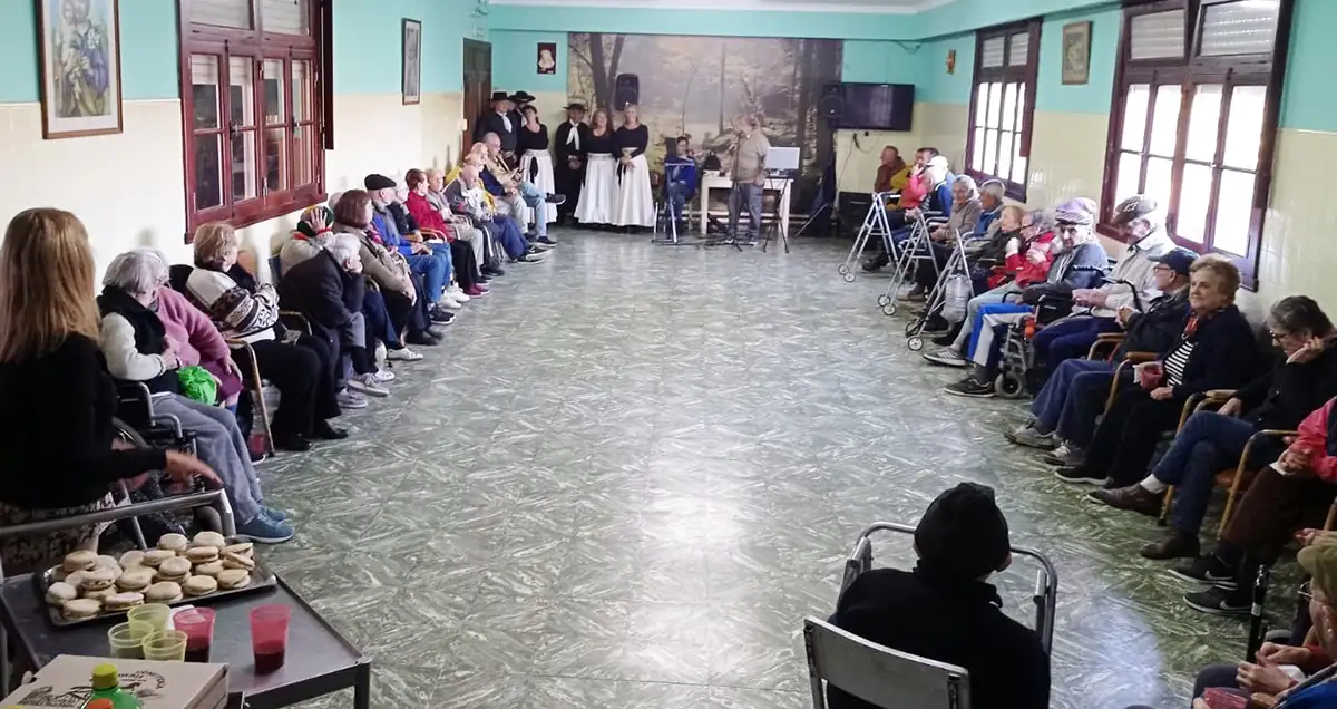 Reciente festejo. De cumpleaños en el Hogar Landera