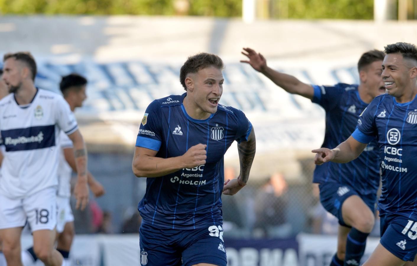 Talleres derrotó a Gimnasia por 1 a 0 y alcanzó a Vélez en la cima de la Liga Profesional