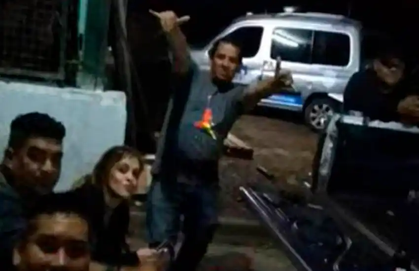 Desafectan a 18 policías de Buenos Aires por realizar una presunta fiesta clandestina