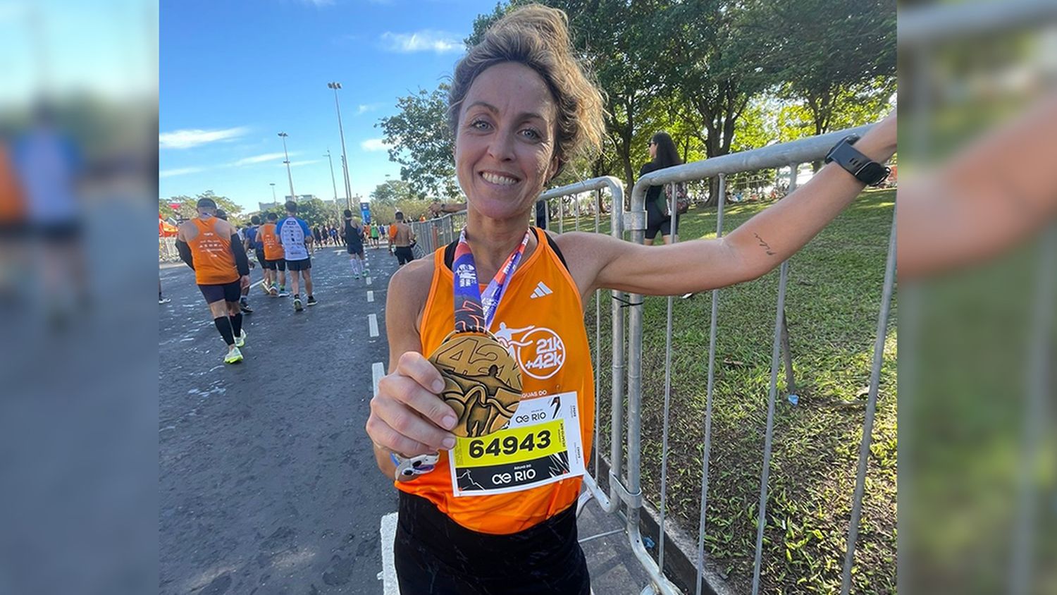 María Belén Gambino con su medalla de finisher