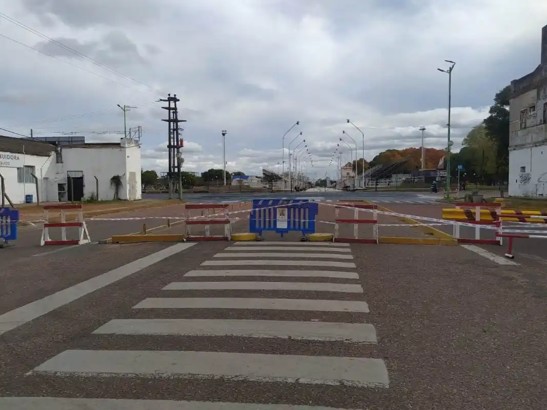 El tránsito en una de las esquinas del Corsódromo estará cortado hasta el jueves por trabajos de bacheo