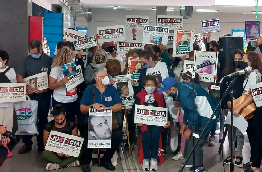 Se cumplen 10 años de la tragedia de Once: sobrevivientes y familiares homenajearon a las víctimas