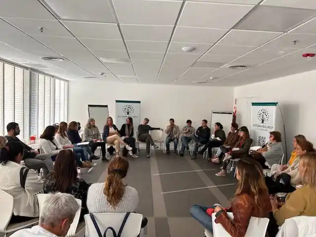 Charla con familiares organizada por la Fundación Esteban Bullrich.