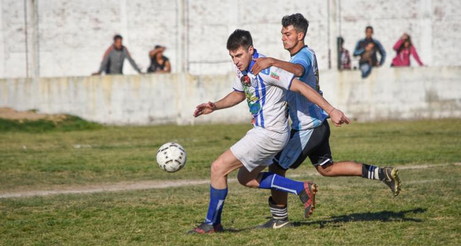 Las Palmeras sufrió y por penales descendió a Portela