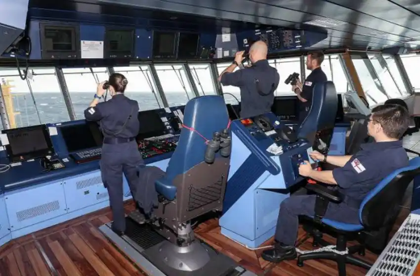 El barco inglés HMS Protector ya se sumó a la búsqueda del submarino