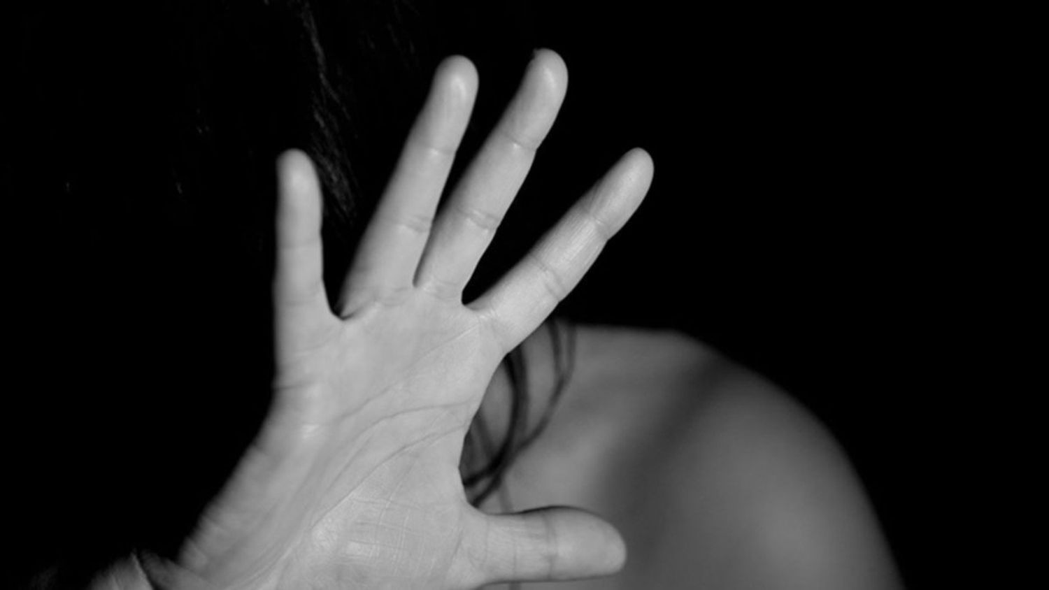 "Si seguís gritando te voy a matar", amenazaba a su pareja mientras la golpeaba