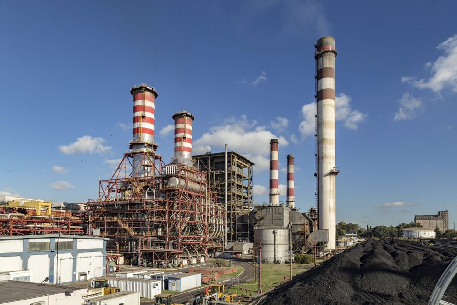 La justicia federal allanó la Central Térmica San Nicolás por contaminación ambiental