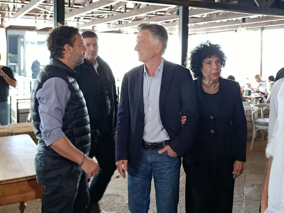 El ex presidente Mauricio Macri llegó al Torreón del Monje para participar de una cumbre del Pro.