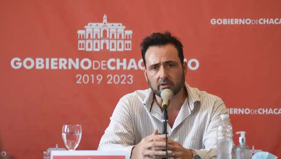 Víctor Aiola: “Podemos llegar a tener 1000 fallecidos diarios en las próximas tres semanas”