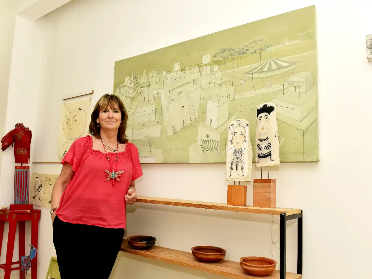 Anahí Vénica: 40 años  caminando el arte 