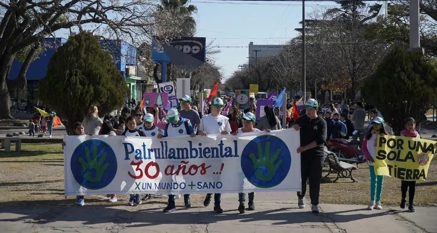 Cumple 30 años de Patrullambiental Firmat, el primer Ecoclub del mundo 