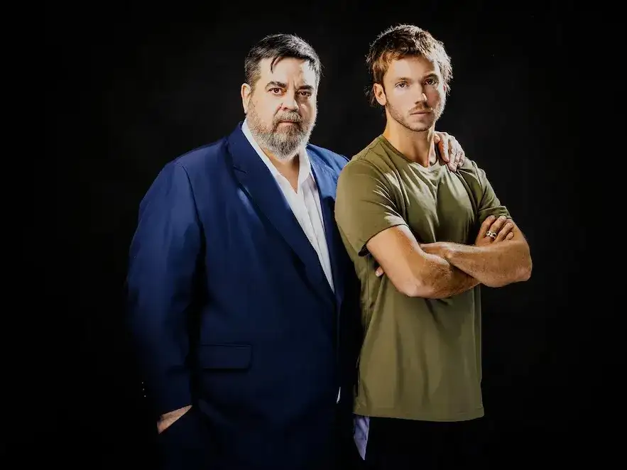 Dribbling presenta una historia de dos personajes en la que crecen la tensión, la incomodidad y la duda sobre la culpa