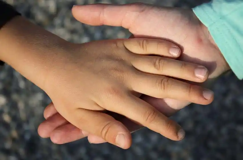 Detienen a una pareja de abuelos por la muerte de su nieta