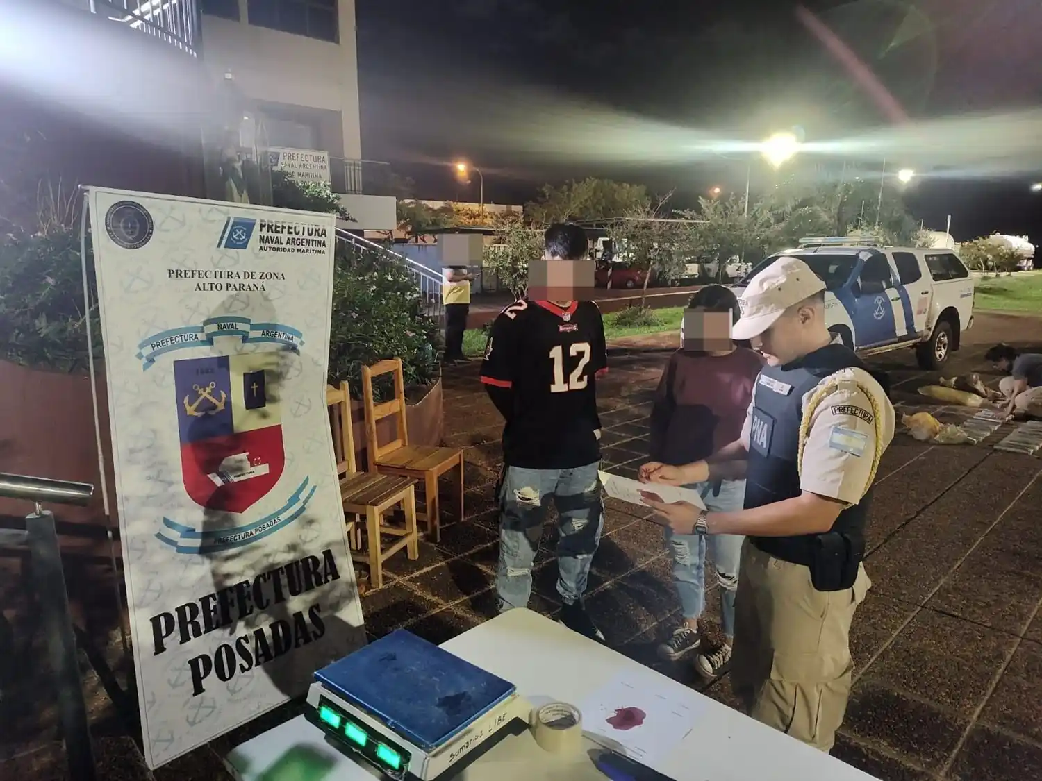 Durante el procedimiento, personal de la fuerza demoró a sospechosos vinculados al traslado de los estupefacientes secuestrados en Misiones.