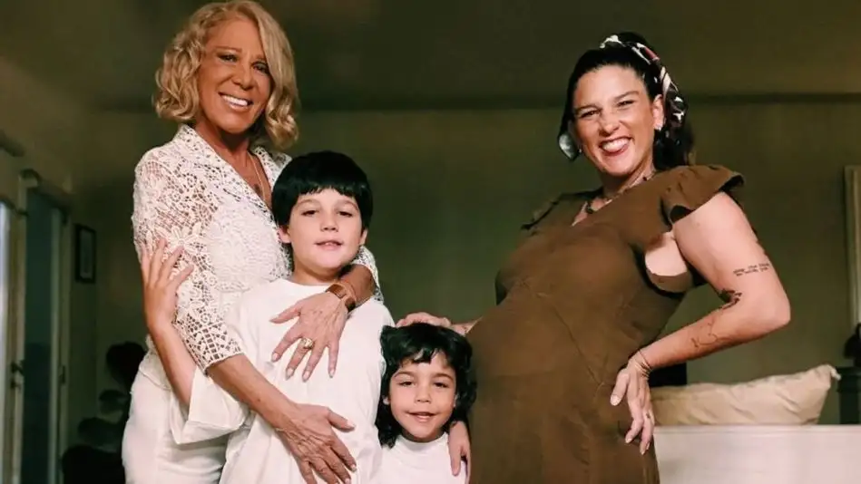 Juana Repetto con sus hijos Toribio y Belisario junto a Reina Reech
