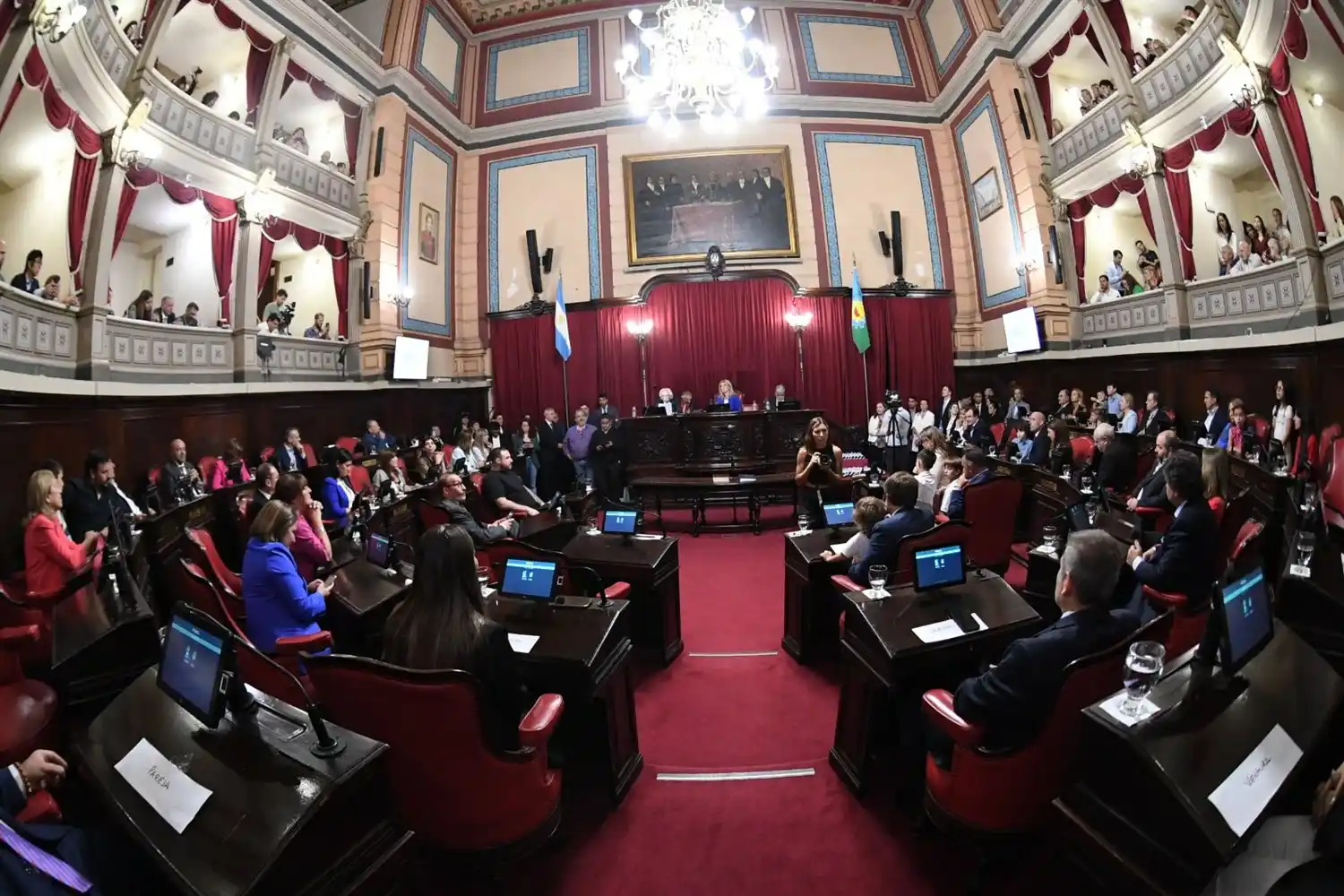 Senadores libertarios piden informes sobre un área clave de la Policía bonaerense en medio de la ola de inseguridad