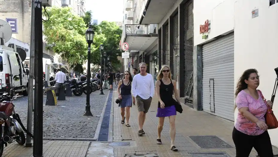 Hirieron de una puñalada a un turista canadiense en San Telmo y hay detenidos