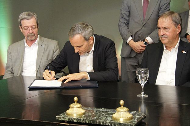 Flybondi firmó convenio con Córdoba para establecer allí su primer hub