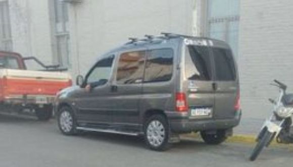 Reportaron una camioneta mal estacionada