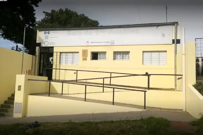 Qué implica el cese de profesionales en las salas municipales para la salud local