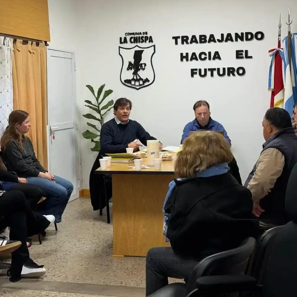 Las autoridades sostuvieron el encuentro en el edifico comunal.