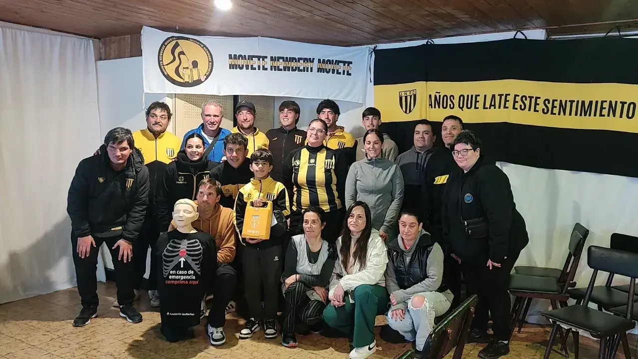 "Movete Newbery Movete" hizo entrega del DEA a la institución loberense
