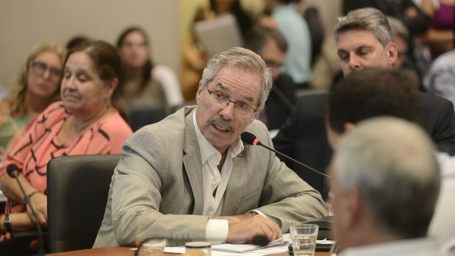 Solá: "Cambiemos tiene provocadores profesionales instruidos por Durán Barba"