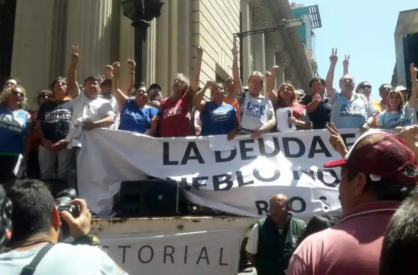 Cortes de tránsito y desvíos de colectivos por una marcha contra el FMI