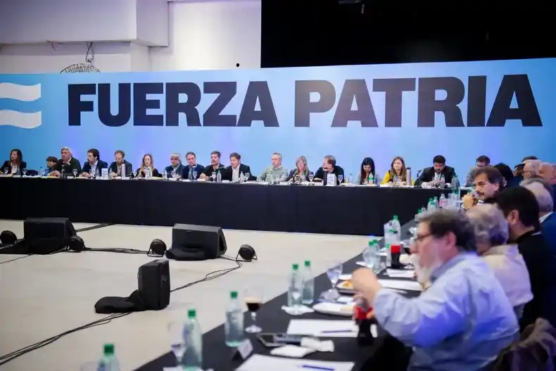 Axel Kicillof se reunió con candidatos, intendentes y dirigentes de Fuerza Patria
