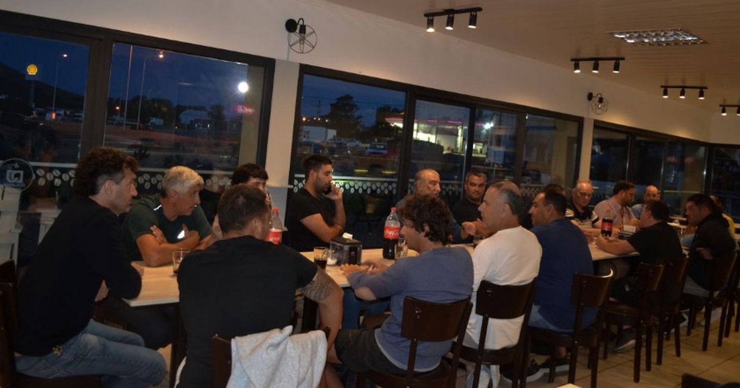 Primera reunión de pilotos para delinear el reglamento