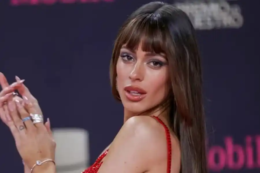 El drástico cambio de look de Tini Stoessel y la reacción de Rodrigo De Paul