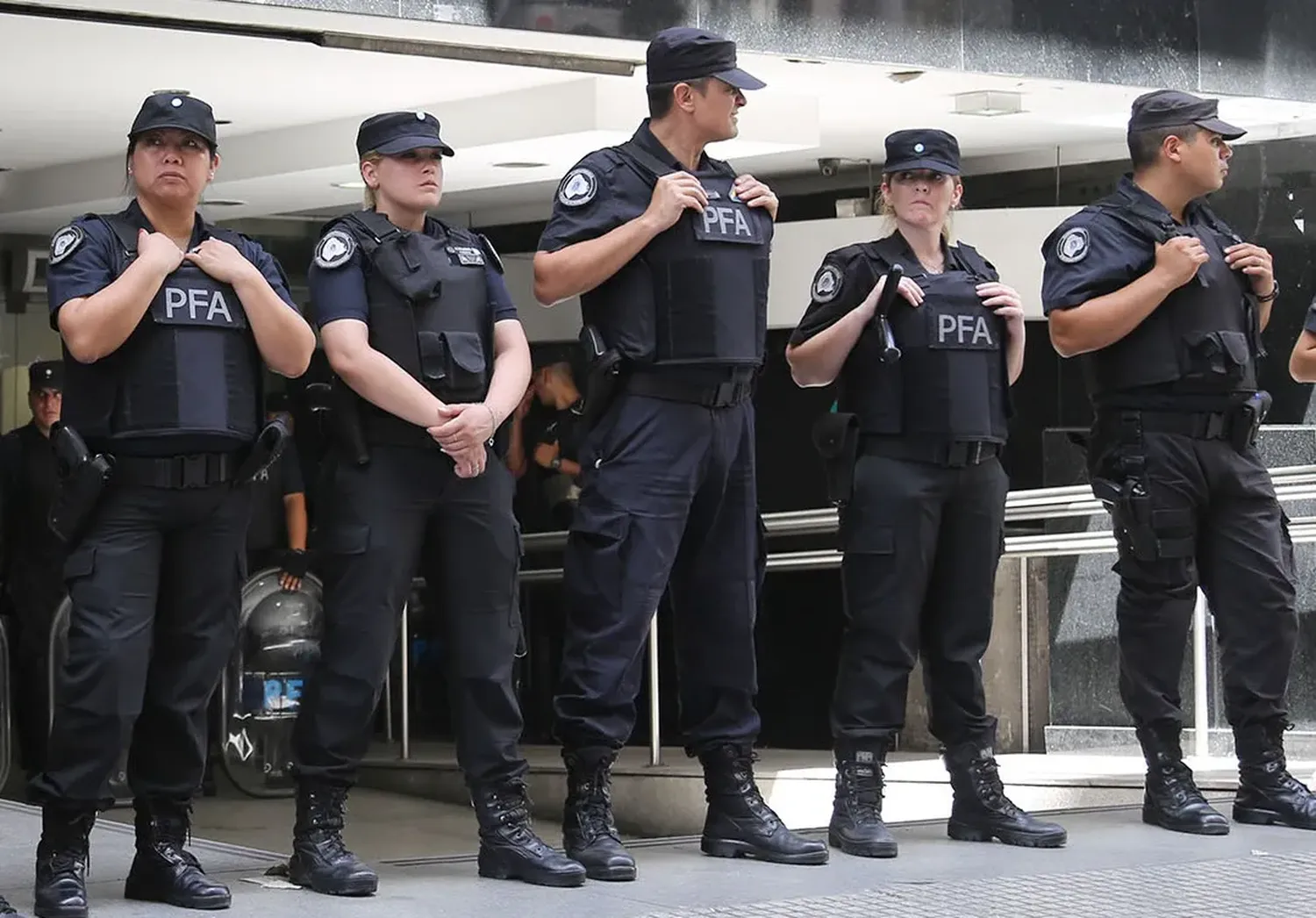 Refuerzan la seguridad en la Argentina tras el ataque de Irán a Israel