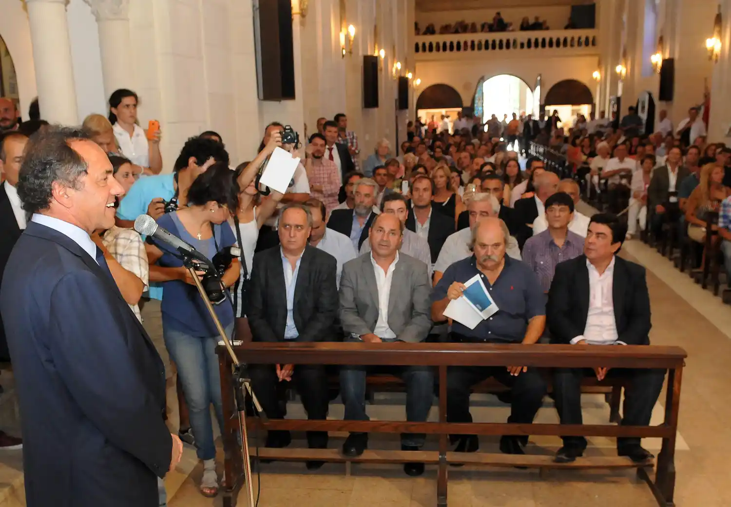 Scioli inauguró las obras de recuperación de la iglesia San Francisco de Asís