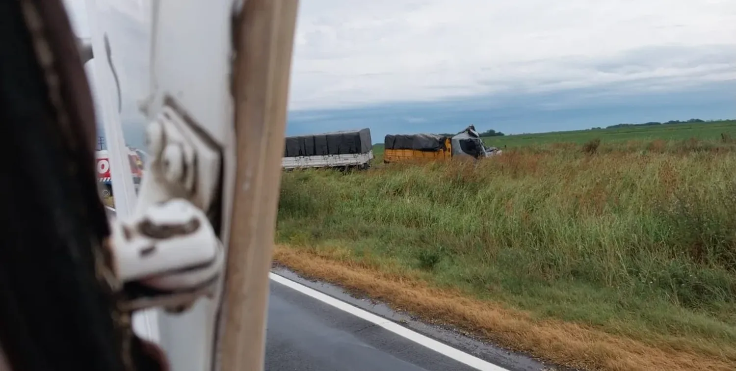 Uno de los conductores debió ser trasladado en helicóptero al Hospital de Emergencias Clemente Álvarez.